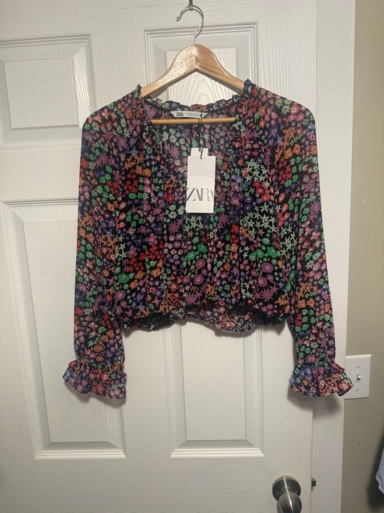 Zara Tops - Zara Black Multicolor Floral Ruffle-Cuff Cropped Blouse